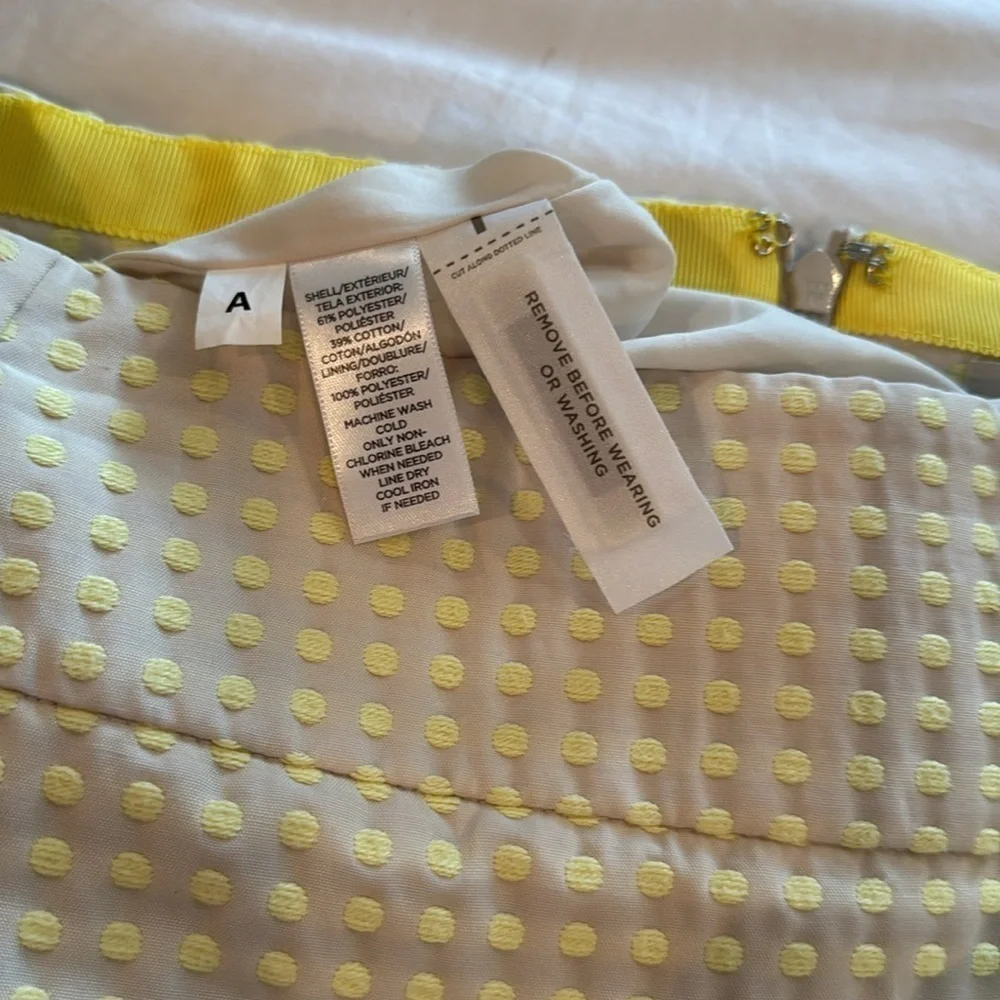 Loft NWOT 🔥sale last chance 🔥cream colored skirt with yellow polkadots